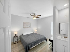 Ferros/tábuas de passar roupa, berço de viagem, Wi-Fi