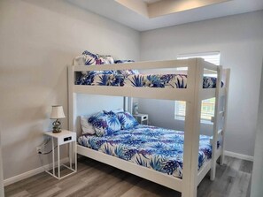 4 bedrooms, iron/ironing board, WiFi, bed sheets