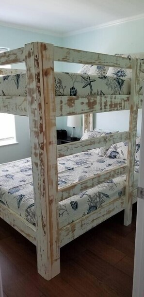 Iron/ironing board, travel crib, WiFi, bed sheets