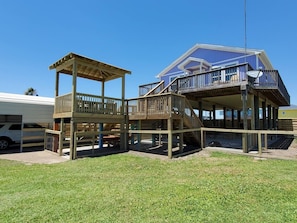 Exterior - Ibis Isle• Sleeps 12• Walk to Beach & Big Store • Large Fenced Play Area, & Yard (Bolivar Peninsula)