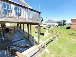 Property grounds - Ibis Isle• Sleeps 12• Walk to Beach & Big Store • Large Fenced Play Area, & Yard (Bolivar Peninsula)