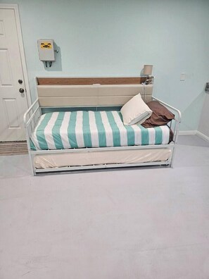 Iron/ironing board, travel cot, WiFi, bed sheets - Charming home w/fantastic view (Bolivar Peninsula)