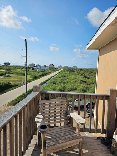 Crabby Cove–Gulf & Bay Views–Quiet Area–Close to Beach–Sleeps 5–Bolivar Coast