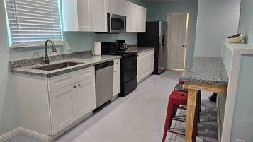 KylskÄp, mikrovÄgsugn, ugn och spishÀll