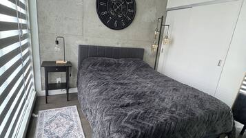 1 bedroom, iron/ironing board, internet, bed sheets