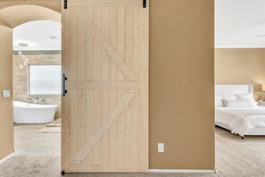 3 bedrooms, desk, iron/ironing board, travel cot