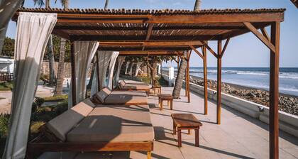 Beachfront Beach Break Villa @SurfCity