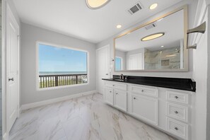 House (4 Bedrooms) | Property amenity