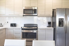 House, Multiple Beds (169CC - Balmoral Resort) | Private kitchen