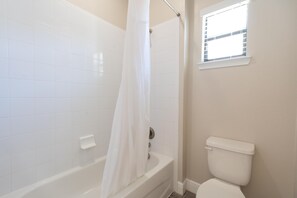 House, Multiple Beds (169CC - Balmoral Resort) | Bathroom