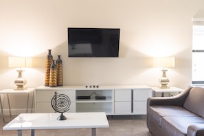 House, Multiple Beds (169CC - Balmoral Resort) | Living area