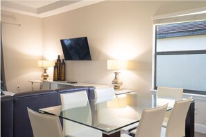 House, Multiple Beds (169CC - Balmoral Resort) | Dining