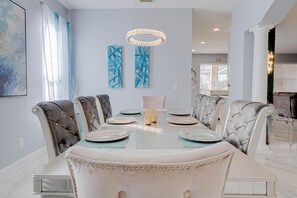 House, Multiple Beds (115EP - West Haven) | Dining