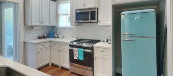 Sealy Street Duo by Ryson Vacation Rentals
