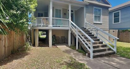 Sealy Street Duo by Ryson Vacation Rentals
