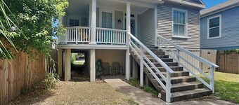 Sealy Street Duo by Ryson Vacation Rentals