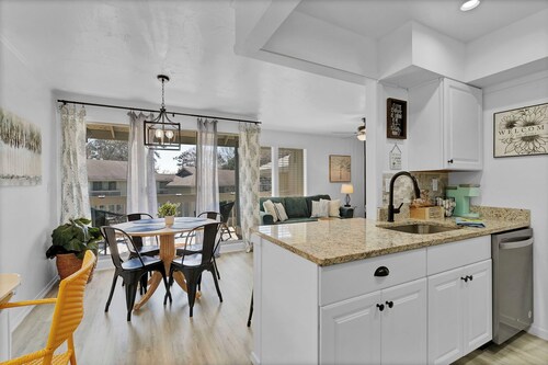 Little Condo By The Bay