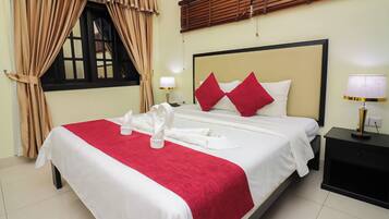 Skrivebord, skrivebord for bærbar PC og wi-fi (inkludert)