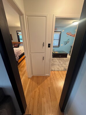 2 bedrooms, iron/ironing board, Internet, bed sheets