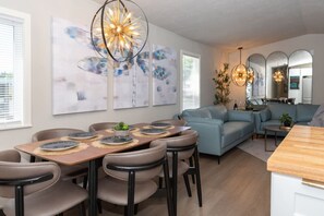Exclusive Mobile Home, 3 Bedrooms, Non Smoking, Pets Allowed | Living area - Shanah's Vacation Rentals (Grayland)