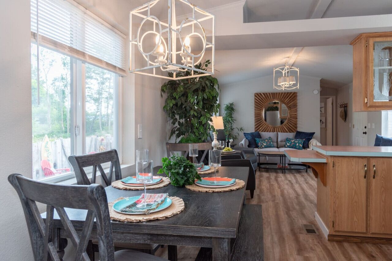 Deluxe Mobile Home, 2 Bedrooms, Non Smoking, Pets allowed | Living area