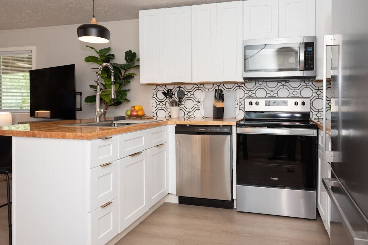 Exclusive Mobile Home, 3 Bedrooms, Non Smoking, Pets Allowed | Private kitchen