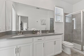 House, Multiple Beds (1183KBS - The Retreat at ChampionsGat) | Bathroom - 1183kbs - The Retreat at Championsgate (Davenport)