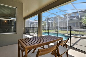 House, Multiple Beds (8946PTD- The Retreat at ChampionsGate) | Outdoor dining