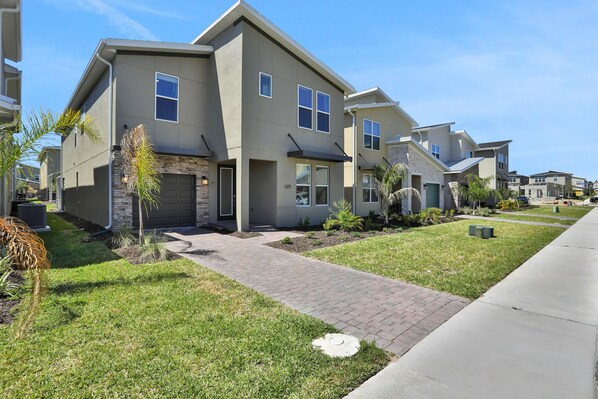 House, Multiple Beds (8946PTD- The Retreat at ChampionsGate) | Exterior