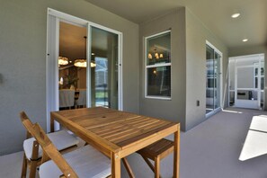 House, Multiple Beds (8946PTD- The Retreat at ChampionsGate) | Outdoor dining