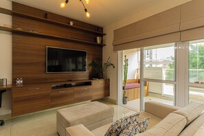 Smart TV, table tennis