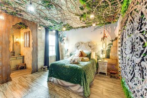 7 bedrooms, desk, iron/ironing board, travel cot - Themed Rooms, Pool & More! Custom Davenport Villa (Davenport)