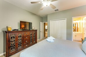 7 bedrooms, desk, iron/ironing board, travel cot