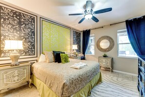 7 habitaciones, escritorio y tabla de planchar con plancha 