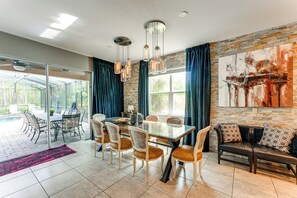 Dining - Themed Rooms, Pool & More! Custom Davenport Villa (Davenport)
