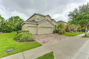 Exterior - Themed Rooms, Pool & More! Custom Davenport Villa (Davenport)