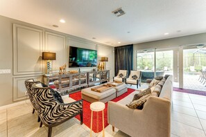 Televisión, videojuegos, reproductor de DVD y futbolito 