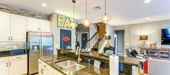 Themed Rooms, Pool & More! Custom Davenport Villa