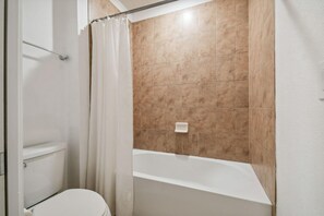 Condo, várias camas (4663TD-Solterra Resort) | Banheiro