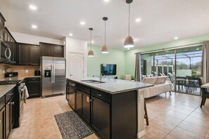 Condo, várias camas (4663TD-Solterra Resort) | Cozinha privada
