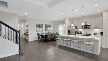 House, Multiple Beds (209MCV - Balmoral Resort) | Private kitchen