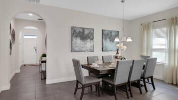 House, Multiple Beds (209MCV - Balmoral Resort) | Dining