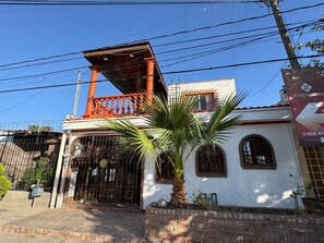Exterior - LARGE HOUSE CONSULATE AREA (Juárez)