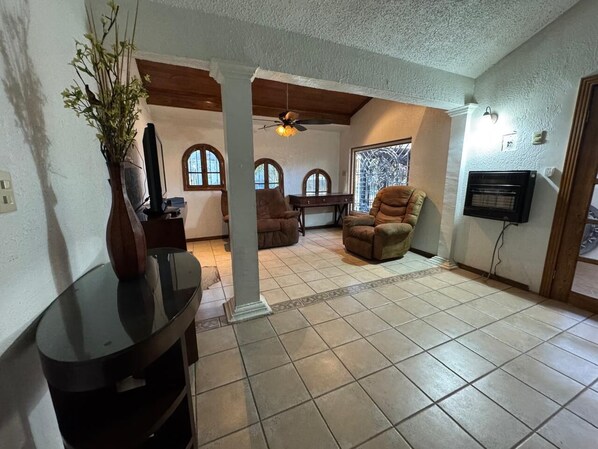 Interior - LARGE HOUSE CONSULATE AREA (Juárez)