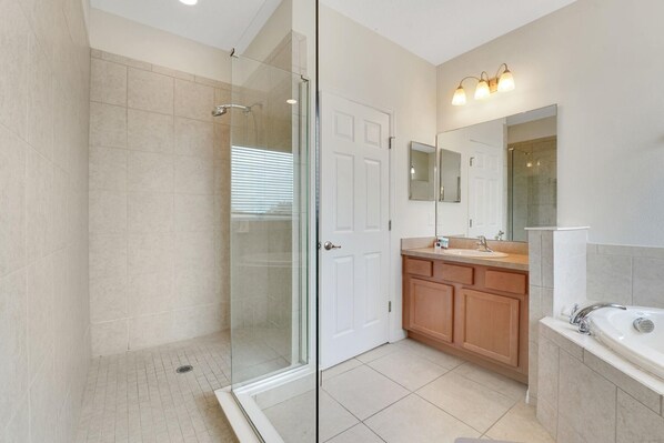 House, Multiple Beds (2245CA-Providence Resort) | Bathroom - 2245ca-providence Resort (Davenport)