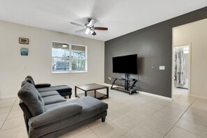 Living area - 2245ca-providence Resort (Davenport)