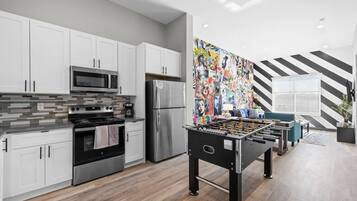 Refrigerador, microondas, horno, placa de cocina