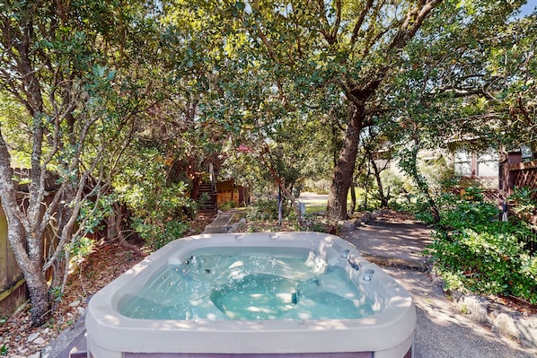 Outdoor spa tub