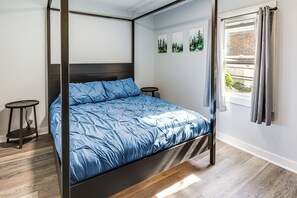 2 Schlafzimmer, Schreibtisch, Bügeleisen/Bügelbrett, Reisekinderbett