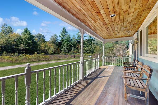 Terrace/patio - Private house w/ seasonal mountain & meadow views, pond, balcony, porch, jacuzzi (Waitsfield)